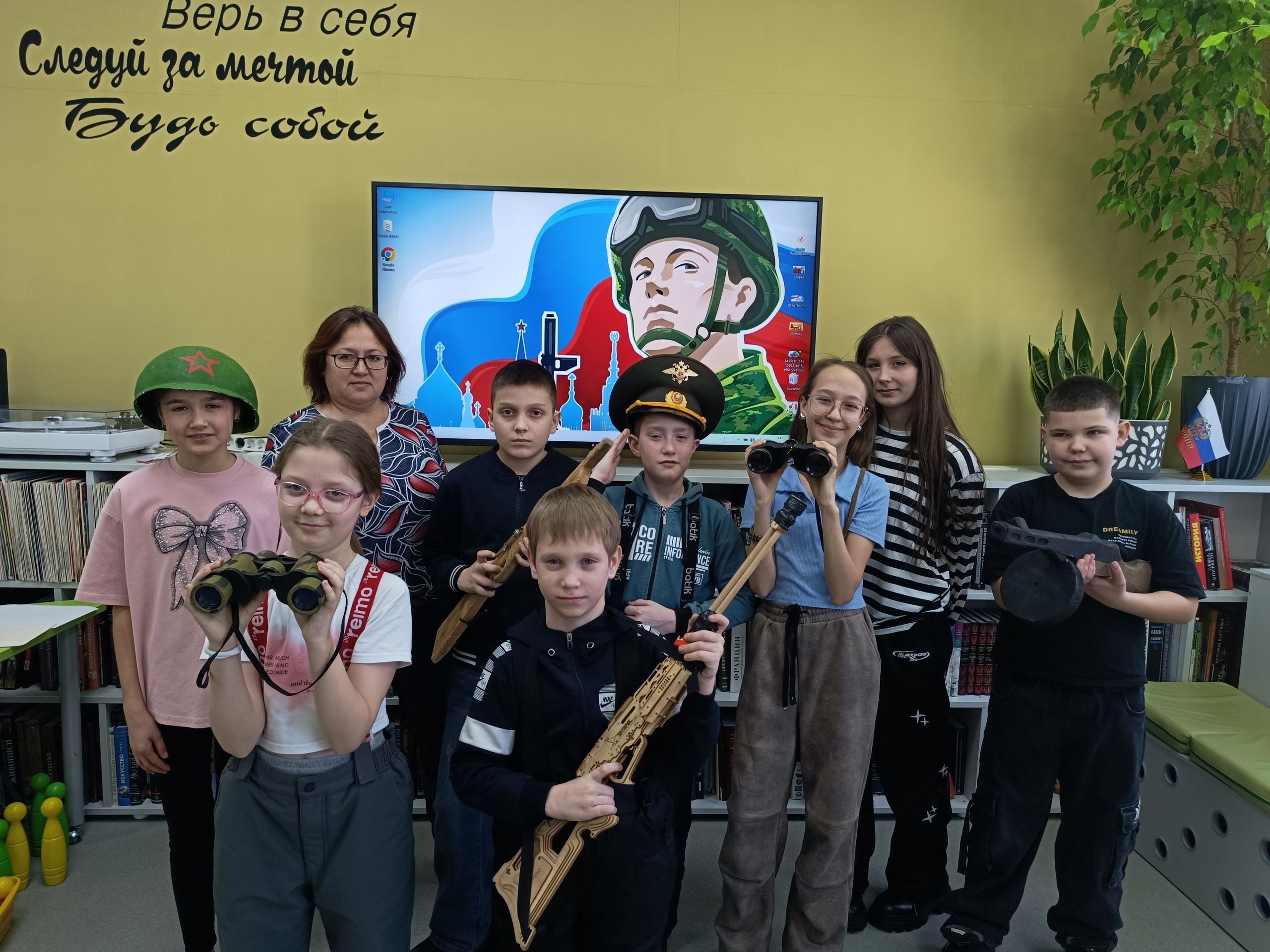 «Празднует февраль армии рожденье!».